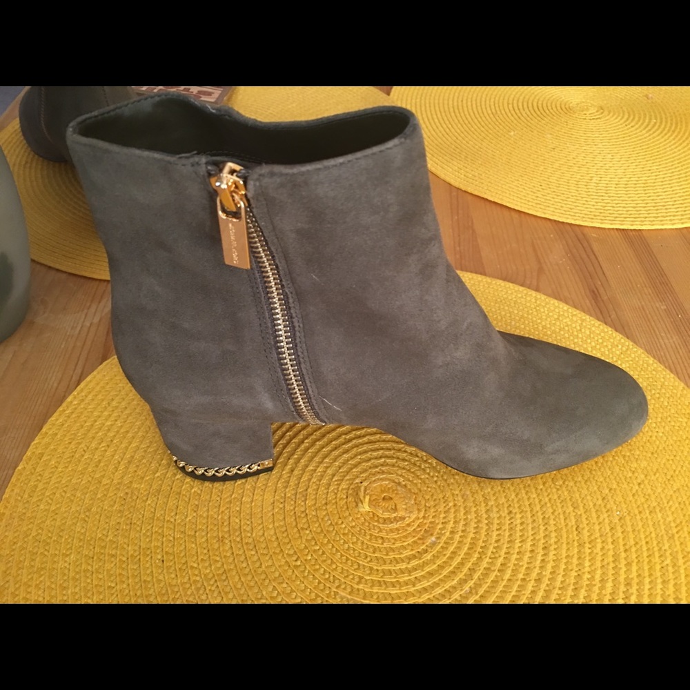 Shoes - Picture 3 of 3